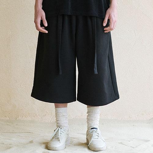 Chilsa 4-Season Belted Bermuda Pants_Black