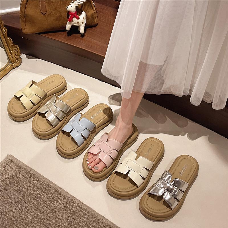 Internet Celebrity Slippers Women Summer Wear 2025 New Thick Bottom Muffin Heightened Soft Bottom H Go Out To Wear Cool Slippers