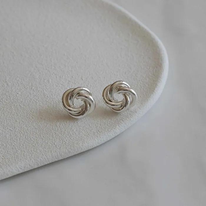 _JJ63 Silver Twisted Point Earrings