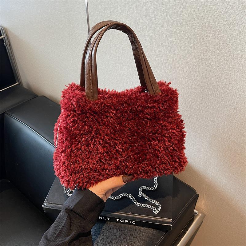 

Плюшевая сумка женская большой вместимости 2025 новая осенне-зимняя повседневная сумка-мессенджер на цепочке женская пушистая сумка для рук красный