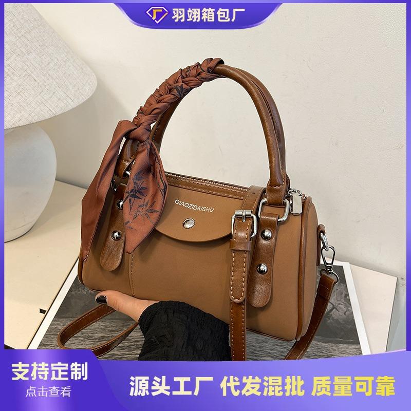 Popular small bag women's new portable pillow bag high-end retro commuter messenger bag