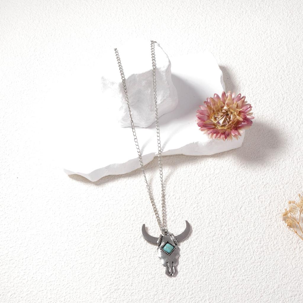 Western cowboy style personality trend inlaid green turquoise bull head ear hook necklace set foreign trade accessories