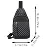 The neutral shoulder bag for men and women is suitable for travel and has multi-functional features.