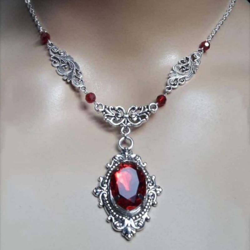

Retro Copper Color Hollow Pattern Oval Pendant Necklace, Suitable for Women s Personalized Creative Holiday Accessories Zircon