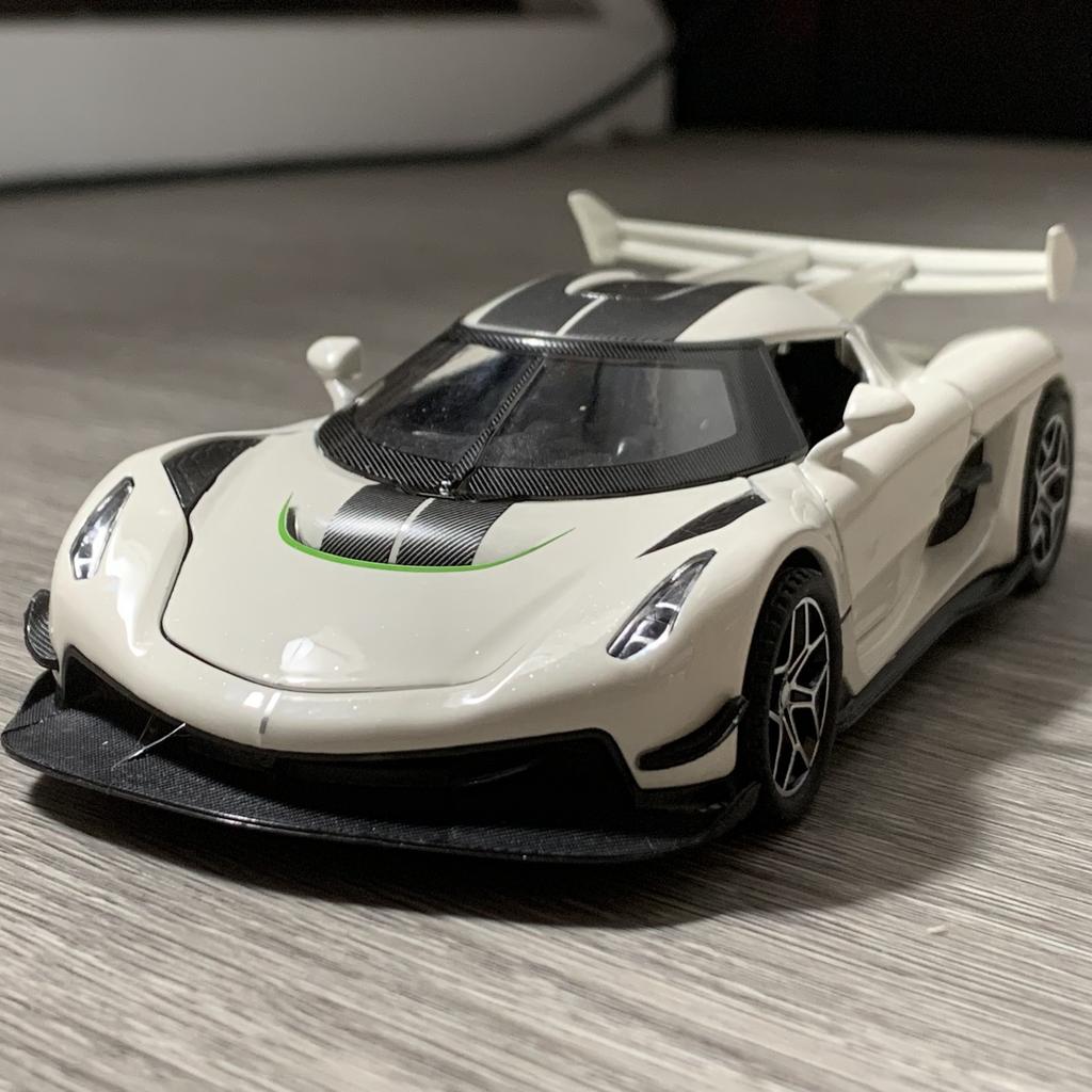 1:32 Jesko Super Sports Car Alloy Metal Diecast Model Car Holiday Present For Hobby Collectors Home Computer Desktop Decorations