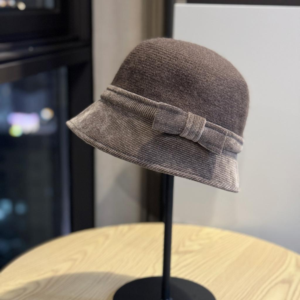 Autumn and Winter New Style Wide brimmed Small Woolen Fisherman's Hat Showing Face Female Hepburn Style Elegant and Warm Windproof Basin Hat