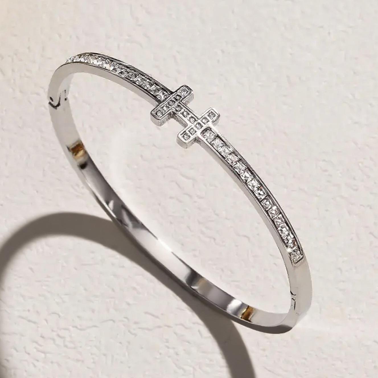 H-Shaped Inlaid Diamond Titanium Steel Bracelet – Versatile & Luxurious Jewelry