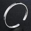 Glänzendes koreanisches minimalistisches Armband mit vierblättrigem Kleeblatt – Glücksbringend, vielseitig und stilvoll