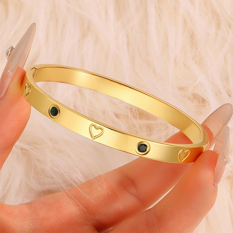 Love Diamond Engraved Bracelet - Elegant and Luxurious Fashion Titanium Steel Bracelet for Women, Handcrafted Jewelry