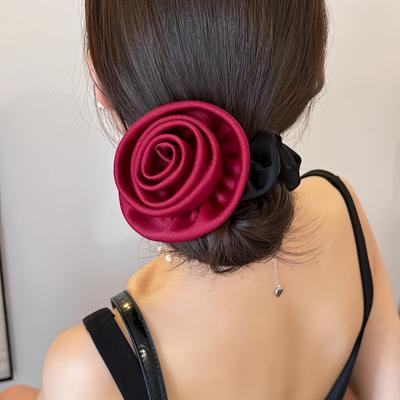 Herbstliche Klassische Bordeaux Satin Haargummis mit Vintage Rosen Design Französischer Stil Rosenform Scrunchies Elegante Haaraccessoires