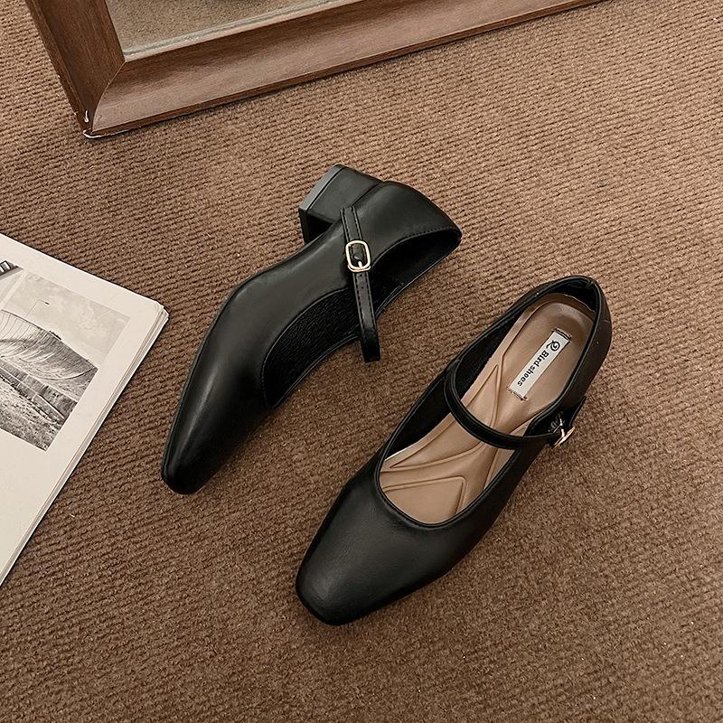 

French evening breeze temperament commuter single shoes girl 2025 new autumn Korean version fairy thick heel Mary Jane small leather shoes 39 чорний