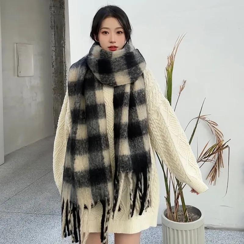 New Fashion Black and White Checked Scarf Versatile Thickened Cashmere-like Winter Neck Warmer for Men and Women