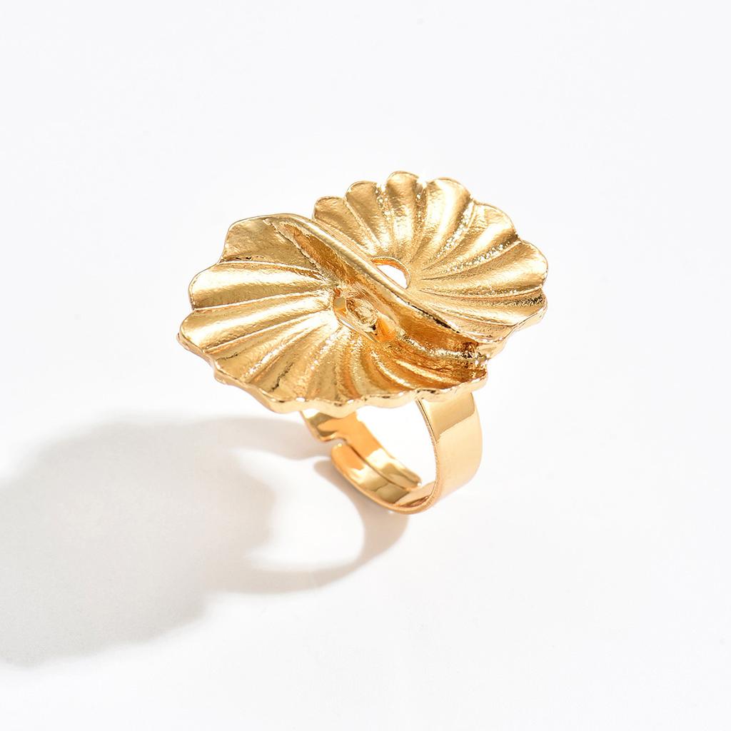 Hollow flower ring European and American niche design sense irregular spiral imitation pearl open ring jewelry women