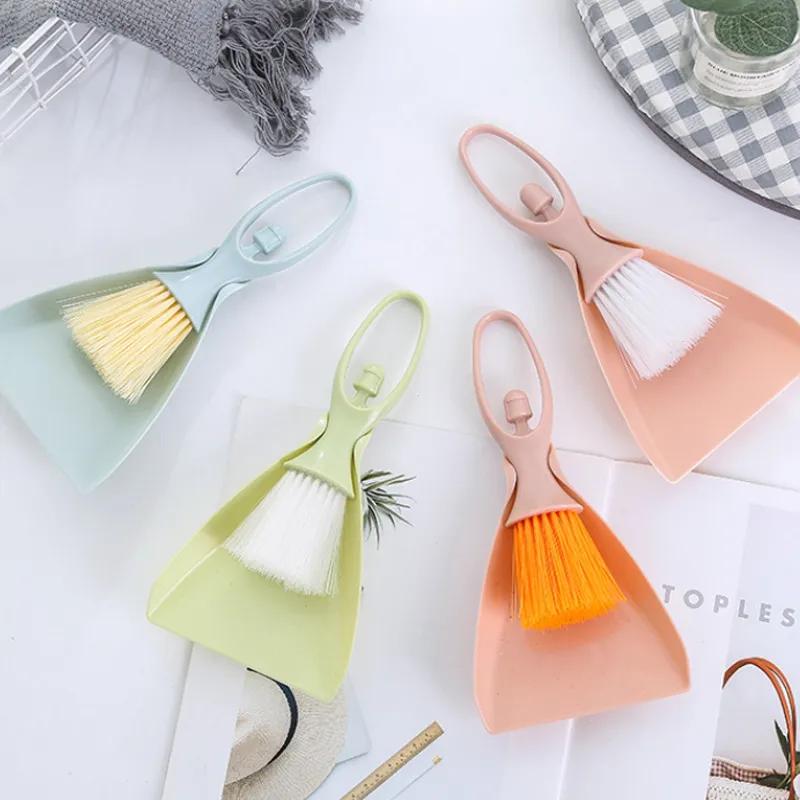 

Щетка для чистки стола с выдвижным ящиком Мини-совок Веник Набор щеток Щетка для обеденного стола Щетка для клавиатуры Щетка для маленьких щелей на столе YLE582 Send randomly