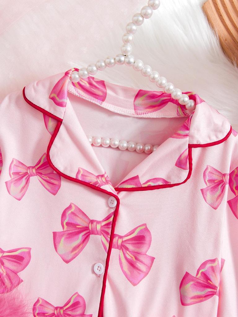 Dziewczęcy zestaw piżamowy z długim rękawem i nadrukiem kokardek, ozdobiony piórkami