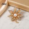 Lapel Pin Hollow Maple Leaf Shape Brooch, Retro Floral Brooch with Strong Vintage Style Buckle Design, Electroplating Anti-Oxidation Badge for