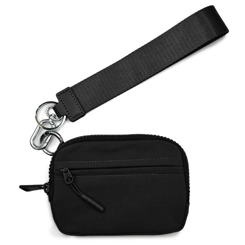 Кошелек 636 The Iris Pouch Wristlet чехол для карт на молнии с окошком для удостоверения личностиремешком на руку чёрный 1123₽