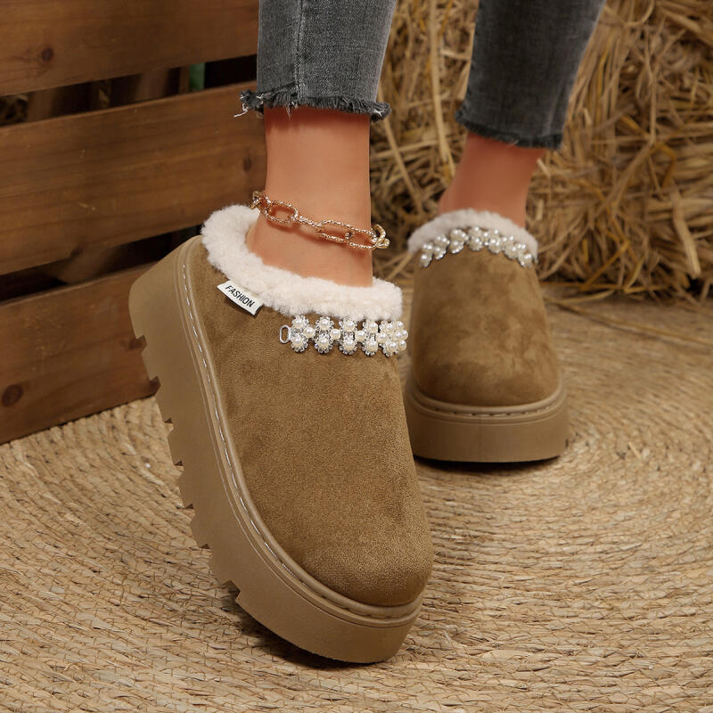 Fashion Warm Plush Thick Bottom Outdoor Slippers Women 2025 Winter Chunky Platform Wedge Heel Non Slip Indoor Slippers Furry House Shoes