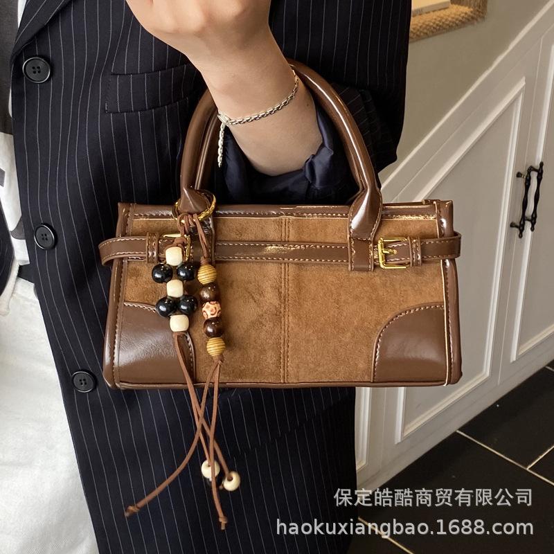 Retro matte small bag women's 2025 new versatile messenger bag autumn and winter popular handbag going out small bag
