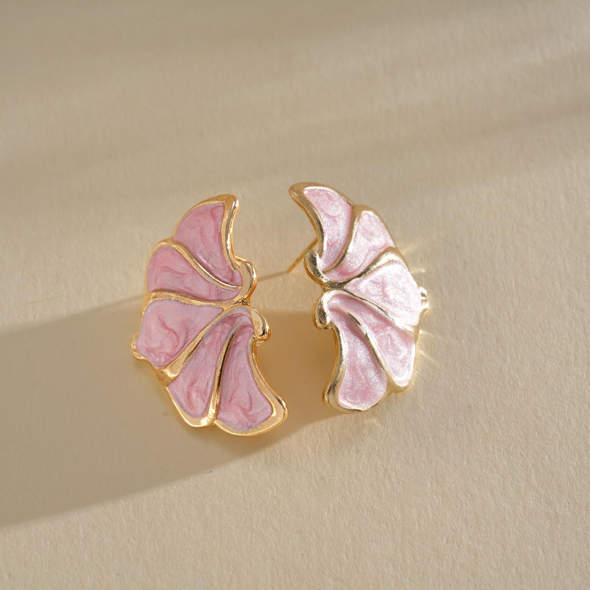

DIGADAGU Alloy Flower Geometric Stud Earrings New Simple Elegant Earrings Women Party Zircon Accessories розовый