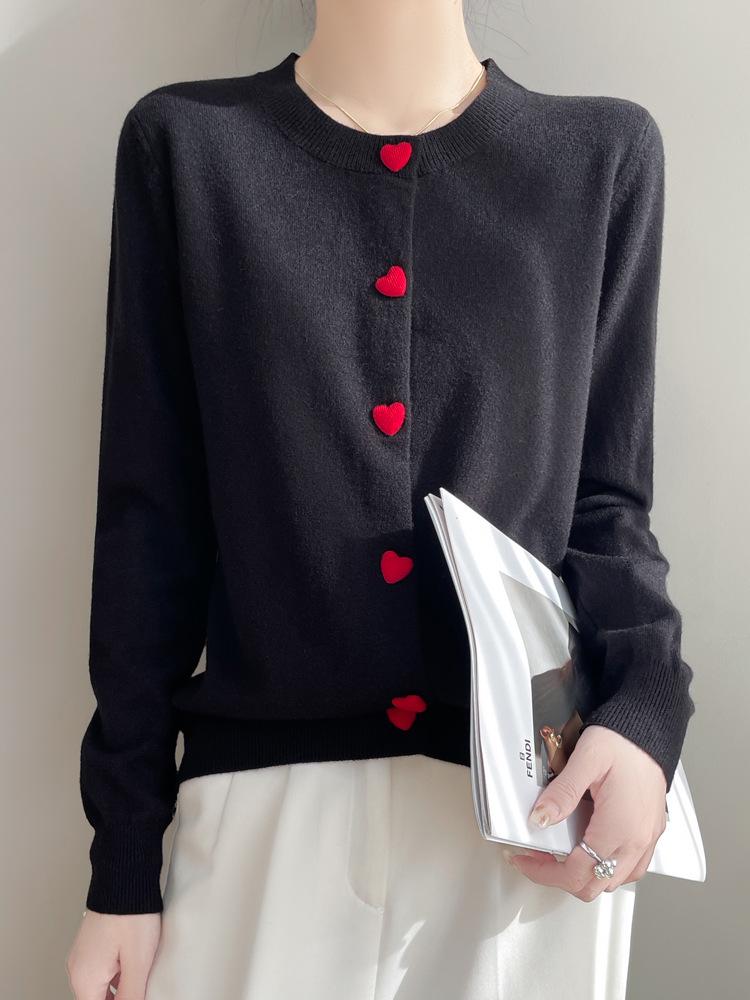 

Женский кардиган с круглым вырезом и пуговицами в форме сердечек Medium чёрный