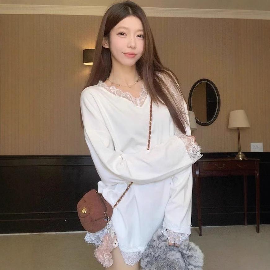 

Autumn/Winter Korean Loose V-Neck Lace Patchwork Pullover Sweater XL