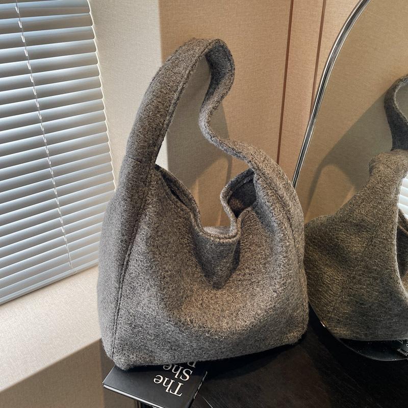 

Large-capacity bag women s new autumn and winter versatile shoulder mother and child bag leisure work commuter tote bag серый