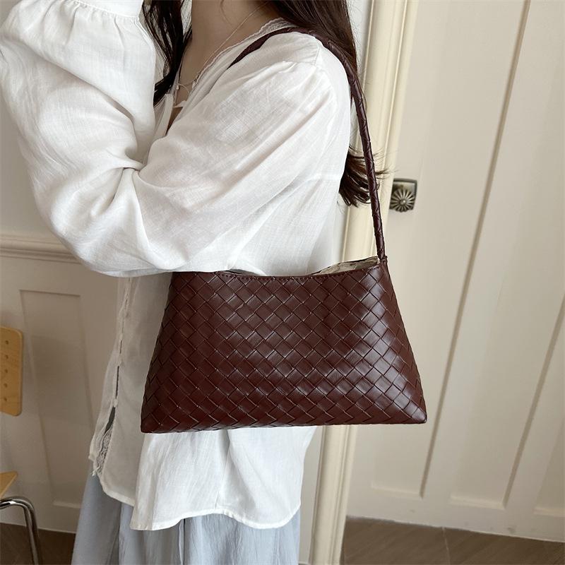 Luxurious Hand-Woven Baguette Shoulder Bag - Versatile New Season Handbag