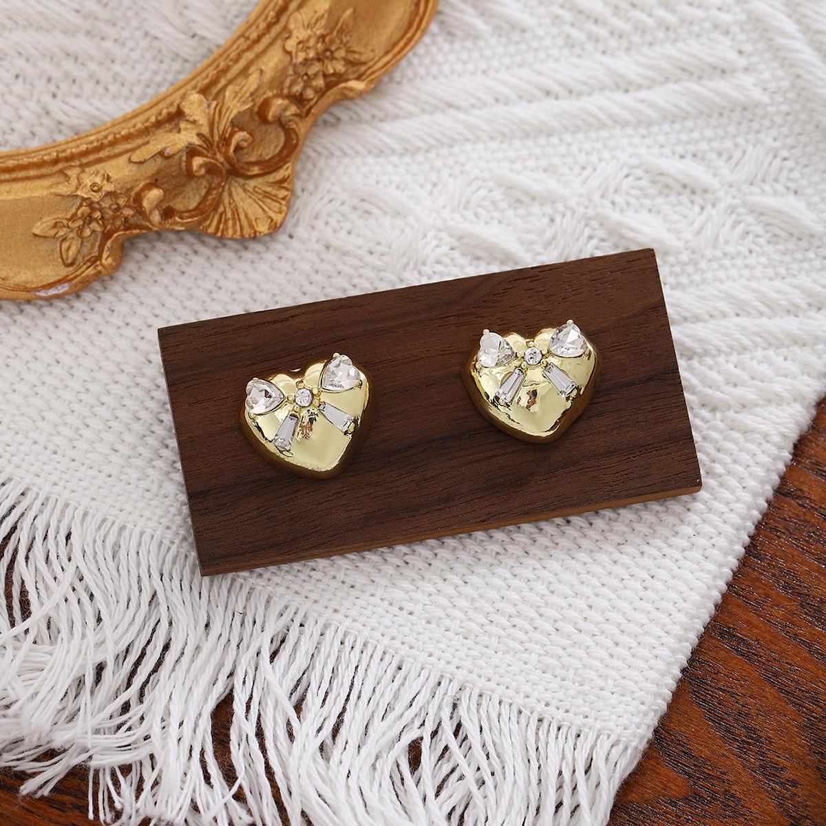 European Exquisite Rhinestone Heart Stud Earrings: Luxury Metal Fashion for Women