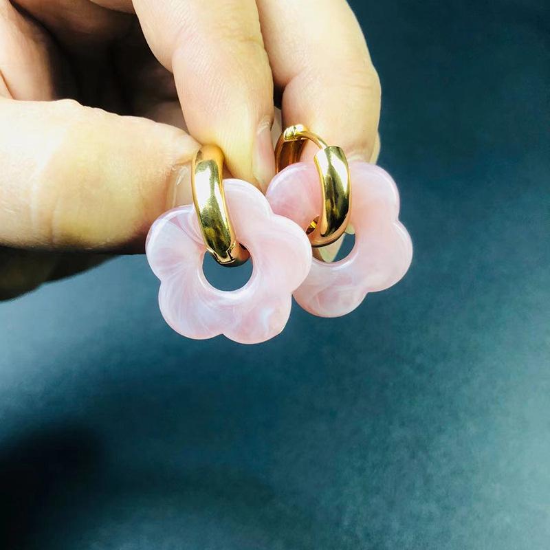 European and American Cartoon Resin Flower Copper Earrings - Cute and Fashionable Flower Hoops.