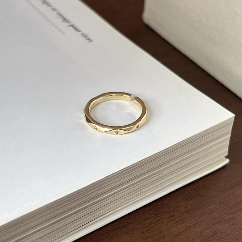 Silver Luxe S925 Ring Featuring Unique Pearl And Flower Design Perfect For Women