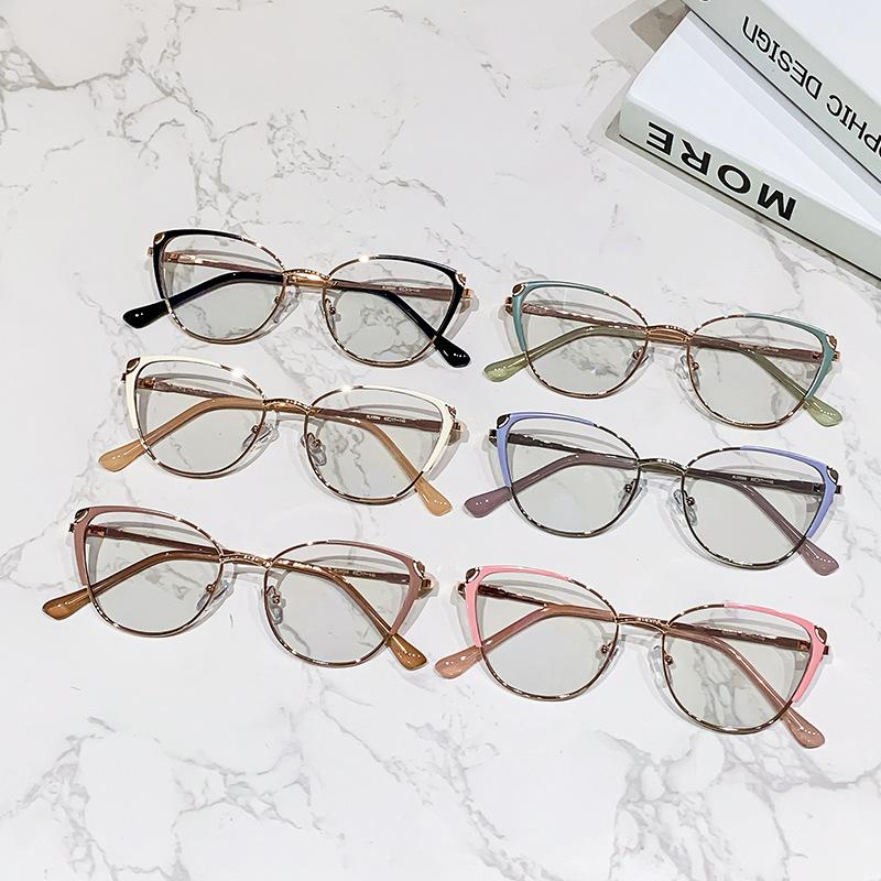 Cat's eye stainless steel floral pattern gold leg glasses frame versatile plain color-changing gray sunglasses can be matched with myopia glasses