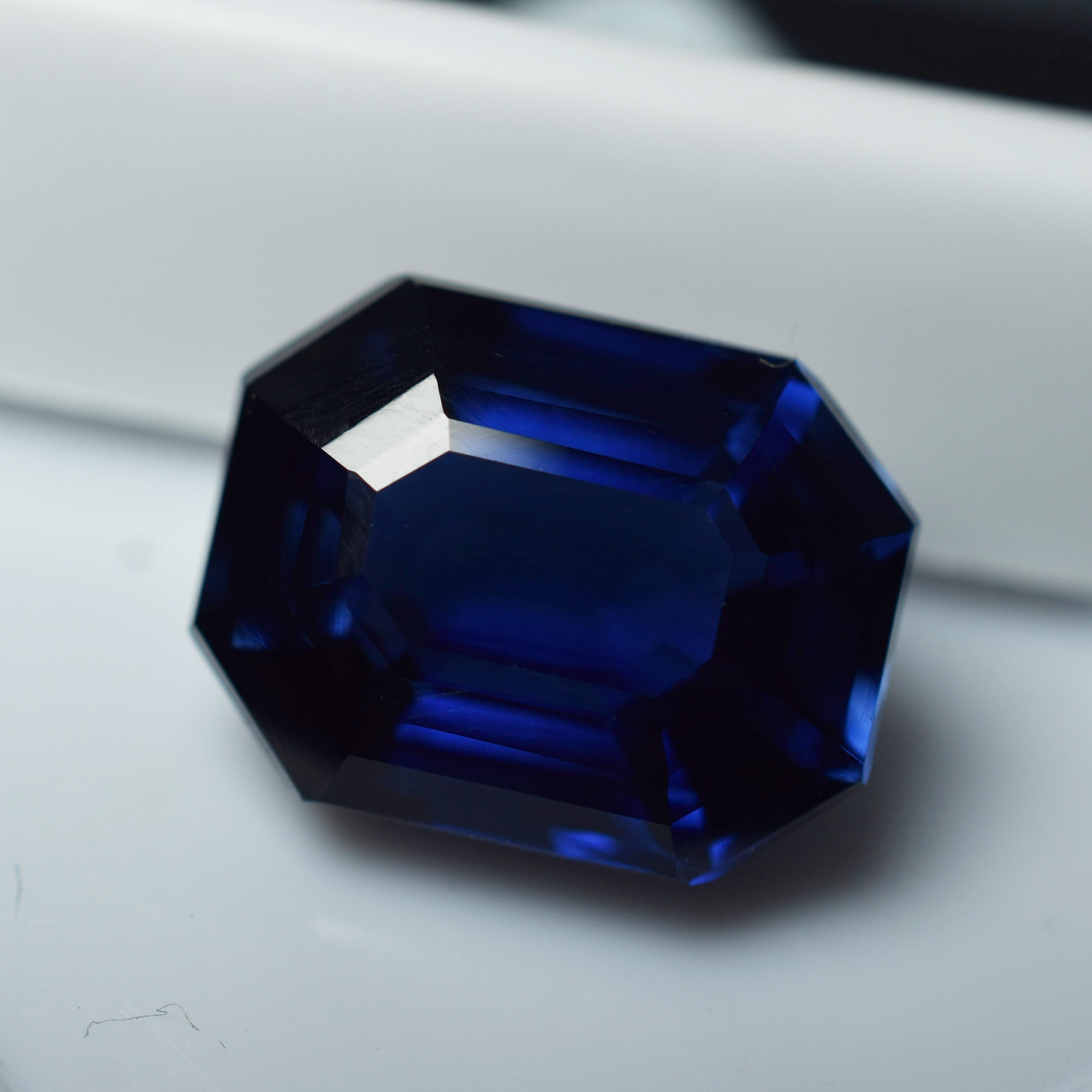 

Tanzanite Authentic Blue Emerald Cut Natural 8.15 Ct Loose Gemstone CERTIFIED P-0894 13.5 mm approx синій