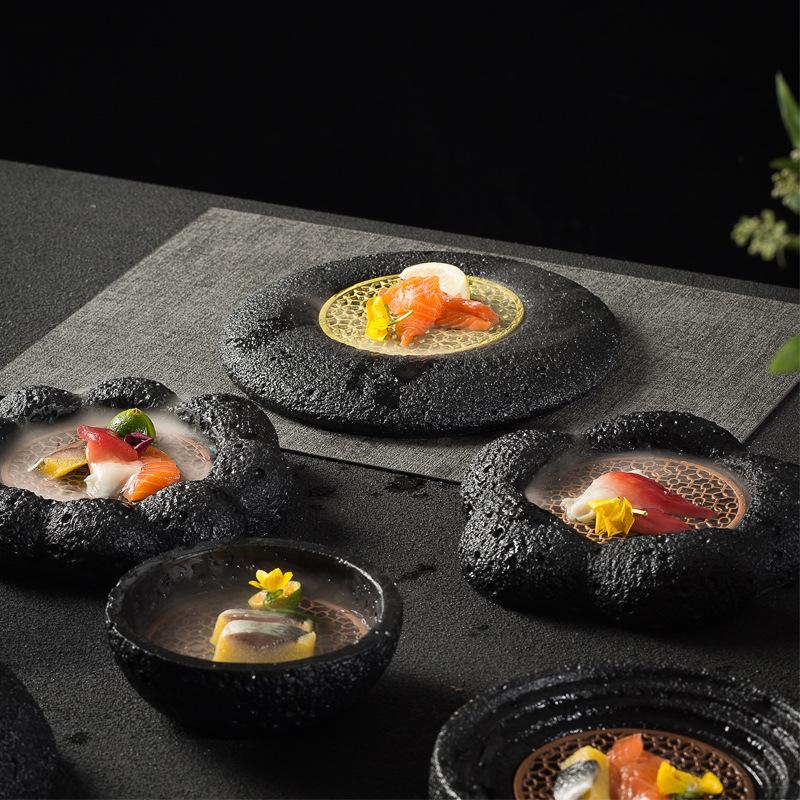 Kreativní japonské molekulární cuisine Nádobí Představeno Mísa talíř ve tvaru meteoritu Koncept se suchým ledem Západní talíř Prémiový tác
