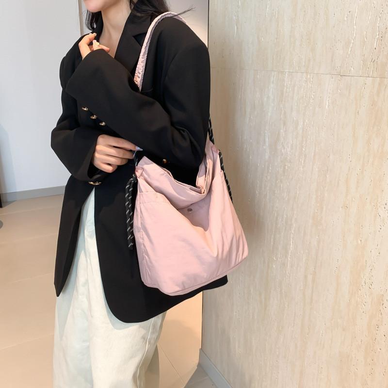 Stylish Casual Canvas Tote Bag For Women With Large Capacity For Daily Commuting