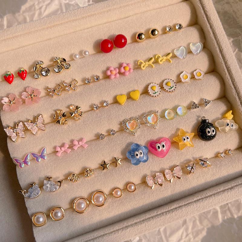 Perlen-Ohrpiercing-Set im koreanischen Stil: Kleine, vielseitige Ohrringe für Studenten