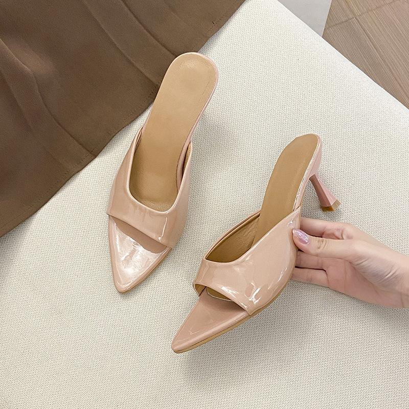 Mules cool à talons hauts en cuir verni 2025 nouvel été polyvalentes stiletto pointues à bout ouvert sexy mules une bride