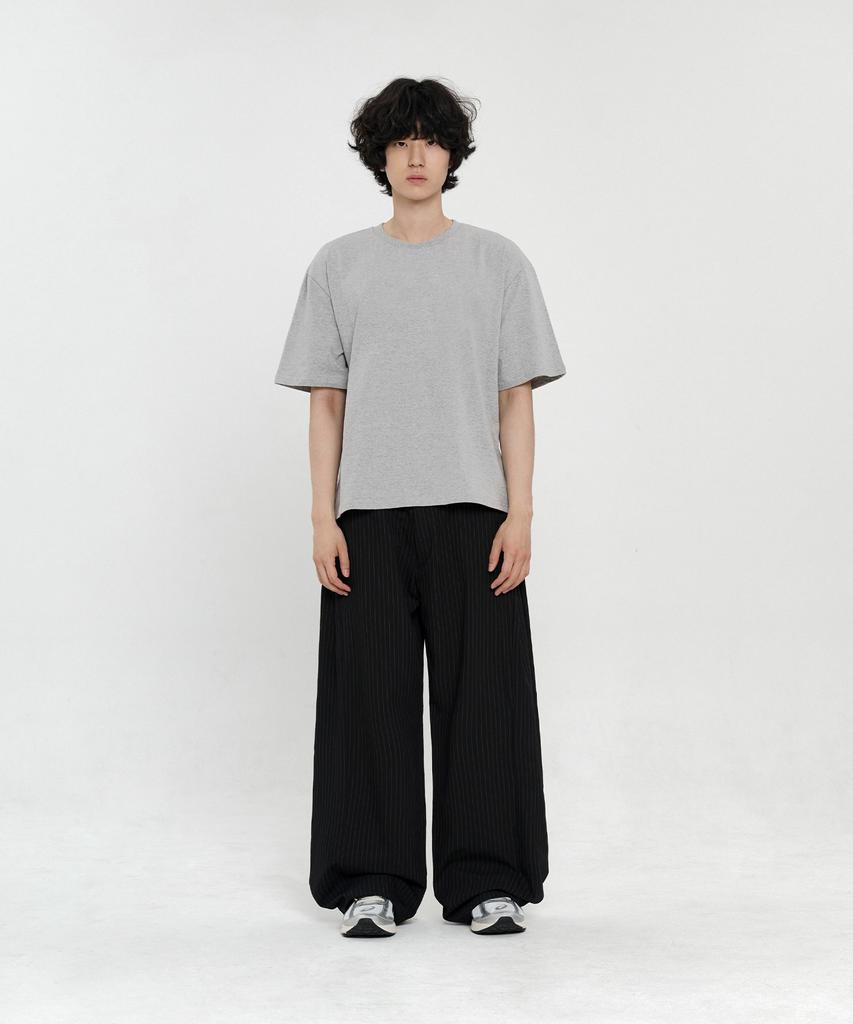 SIGNATURE Multi-Tuck Wide Slacks [Black Stripe]