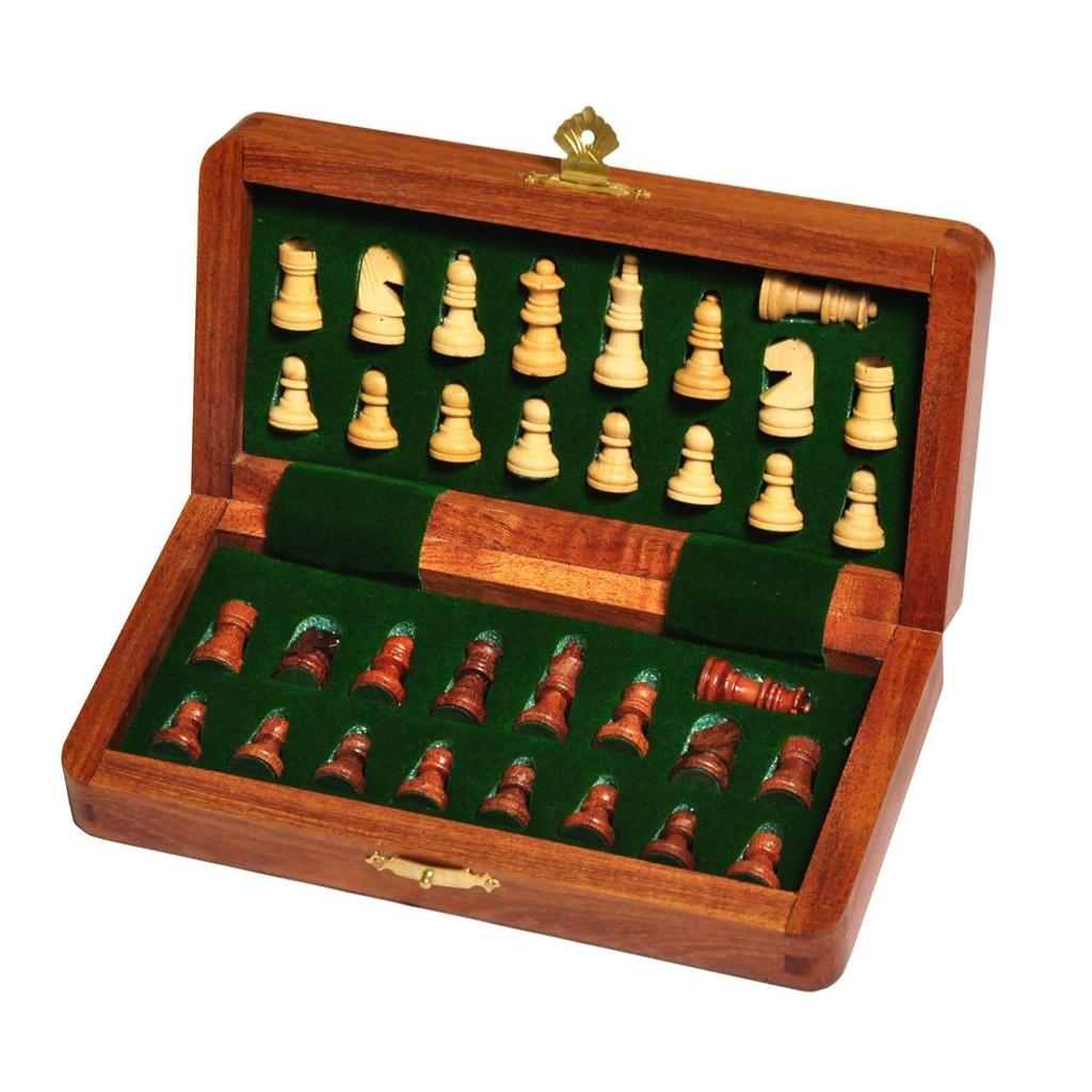 Sehr kleine Größe Holz Handgefertigt Faltbar Magnetisches Schachbrett Set mit Magnetischen Figuren und Zusätzlichen Damen für Kinder und Erwachsene