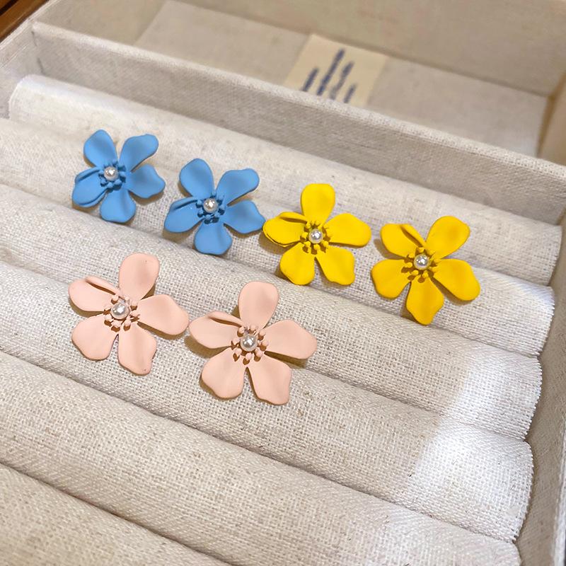 Simple Fresh Flower Pearl Sterling Silver Stud Earrings: Sweet Mori Girl Fashion for Women