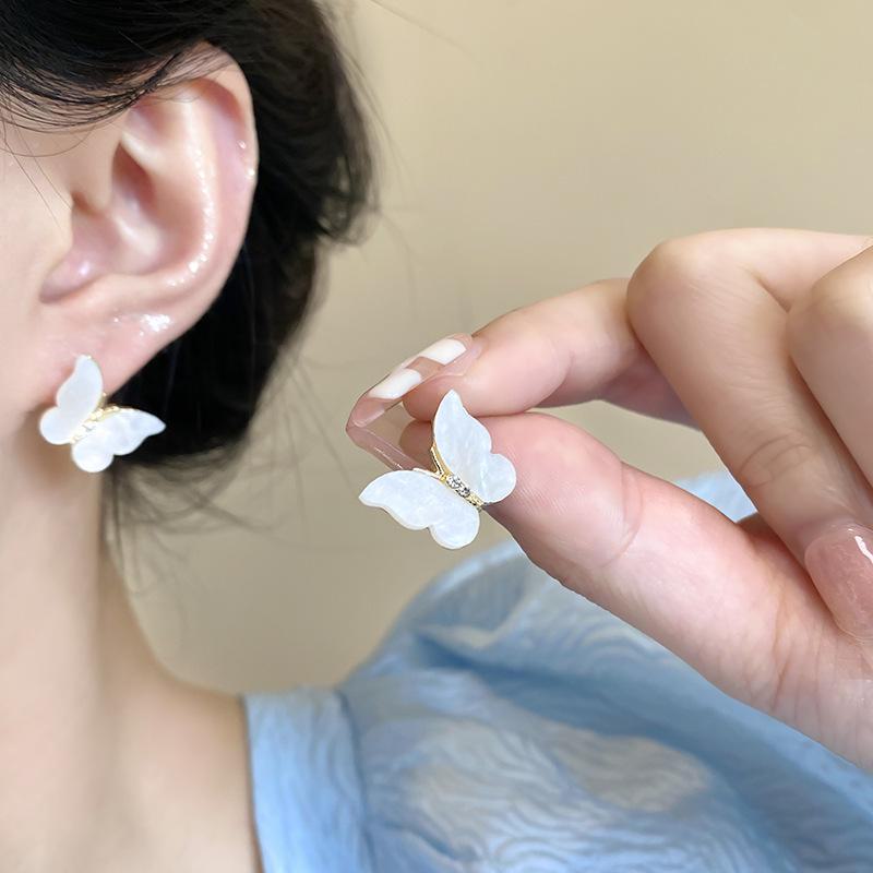 S925 Silver Pearl Butterfly Earrings - Elegant and Versatile Female Accessory