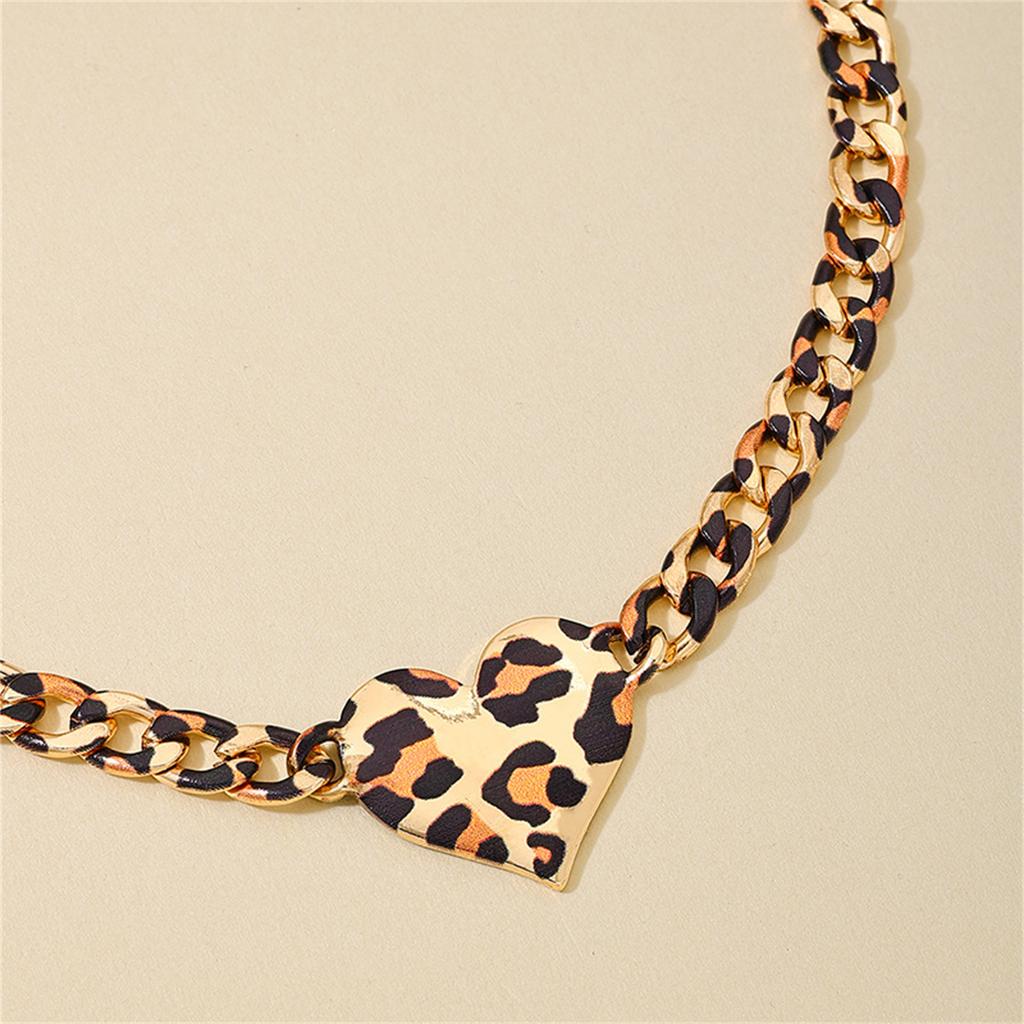 Leopard Heart Pendant Necklace Trendy Women Accessory Alloy Texture Chain Jewelry for Casual and Special Occasion
