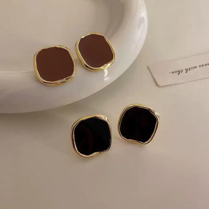 Square Stud Earrings with Irregular Edges Metal Frame Lightweight Comfortable for Daily Wear and Special Occasions