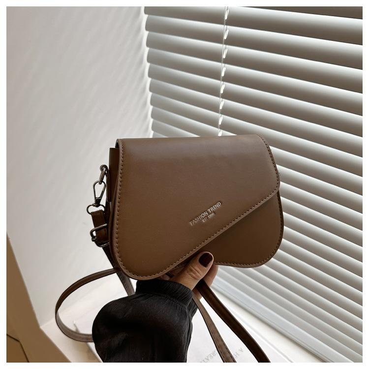 

Ретро простой летний большой вместимости новый трендовый повседневный и красивый одноплечевой кроссбоди маленькая квадратная сумка женщина коричневый