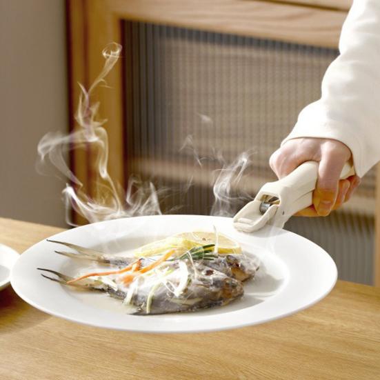 Anti-scald Clip Heat Resistant Bowl Clamp Multi-Angle Non-Slip Grip Oven Safe Ergonomic Kitchen Clip