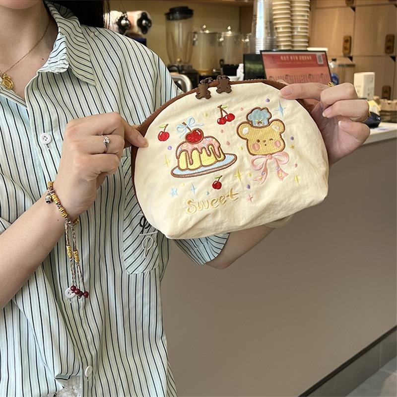 Cute Embroidered Printing Semicircle Coin Purse Cosmetic Bags Portable Travel Storage Bag Sundries Organizer Clutch Bags Gifts