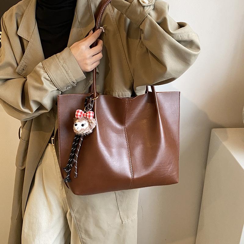 Solid color crossbody underarm bag 2025 new retro tote bag Korean version casual commuting large capacity shoulder bag