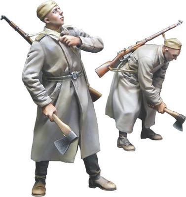 Bravo 6 Soviet Chernozem 3 Two Red Army Engineers with Axes 2 Figures Resin Kit 1/35 (1) B6-35153