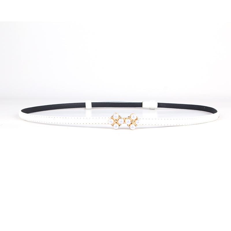 

Регулируемый тонкий кожаный пояс в корейском стиле с жемчужной отделкой в виде четырехлистного клевера белый
