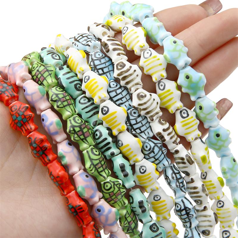 2 stk håndmalt keramisk porselen fiskeperler sjarm løse avstandsperler for halskjede øredobber armbånd DIY smykker håndverk
